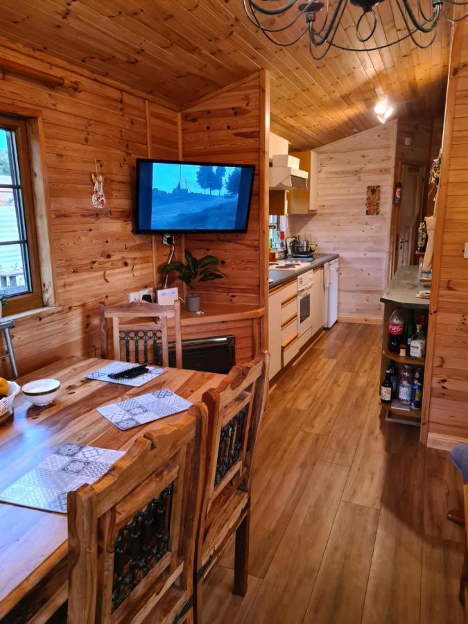 Unique Caravan With Outdoor Space *